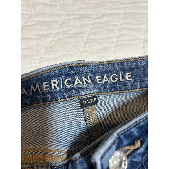 American Eagle Women's 000 Short Medium Wash Mom Jeans Denim High Rise - Picture 6 of 8